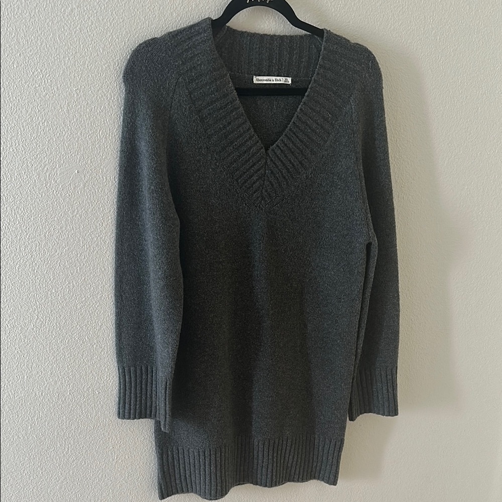 Abercrombie & Fitch Gray V-Neck Oversized Sweater